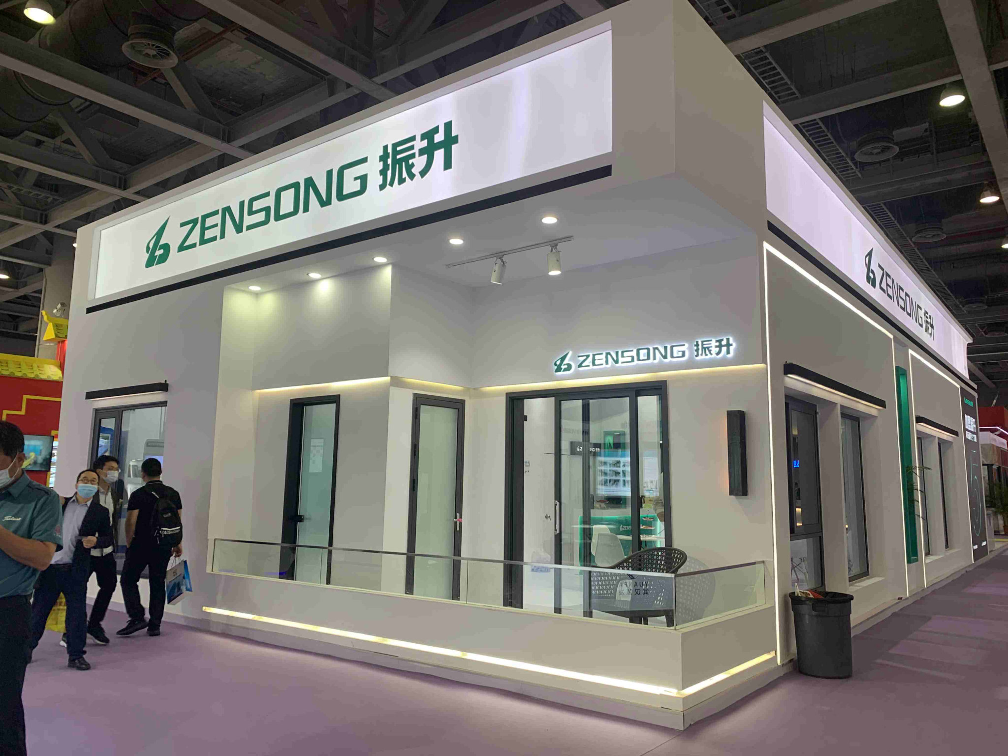利用社交媒體和在線論壇選擇展會