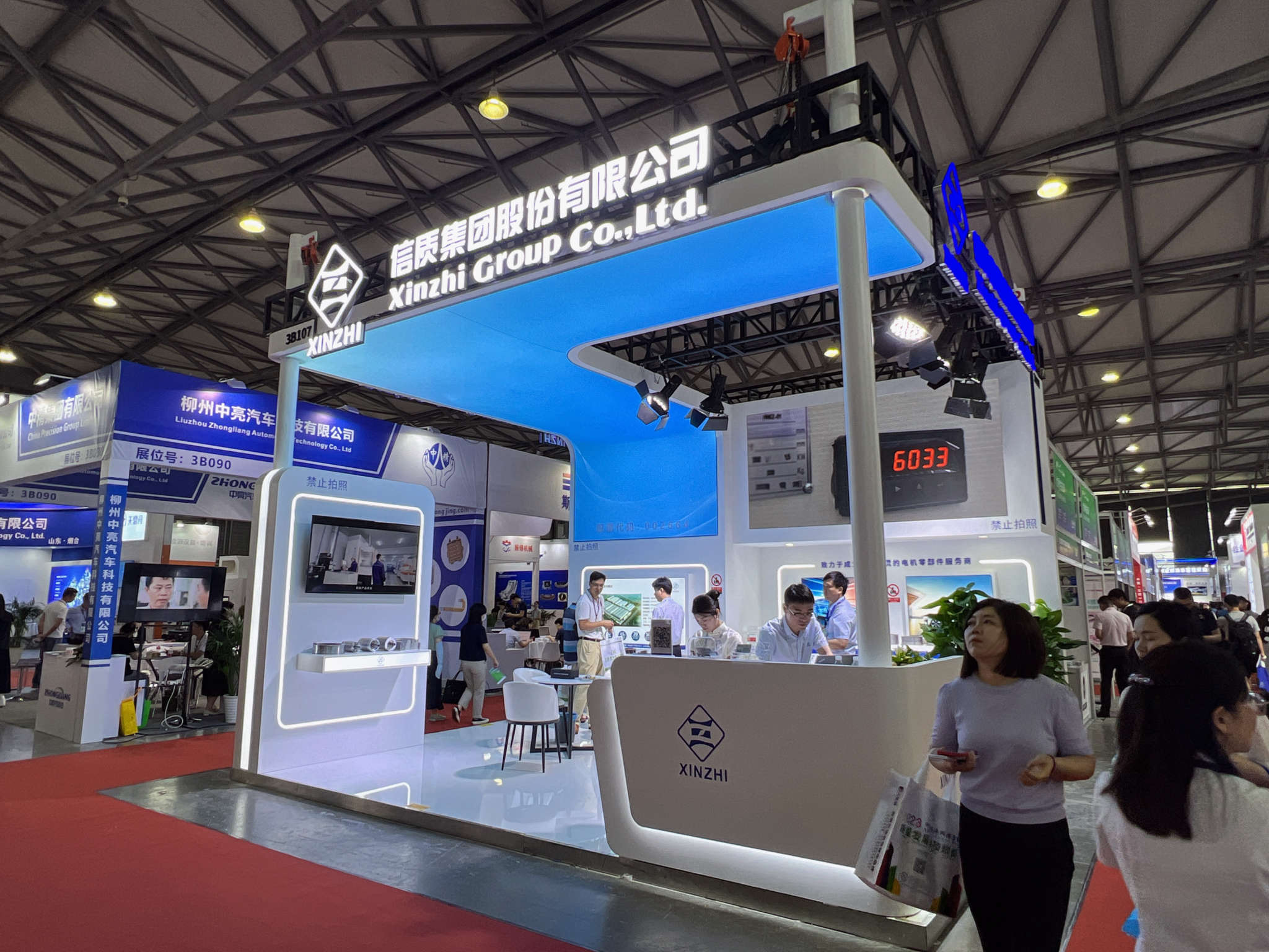 上海展臺(tái)搭建多少錢(qián)？不同方案費(fèi)用對(duì)比與省錢(qián)技巧